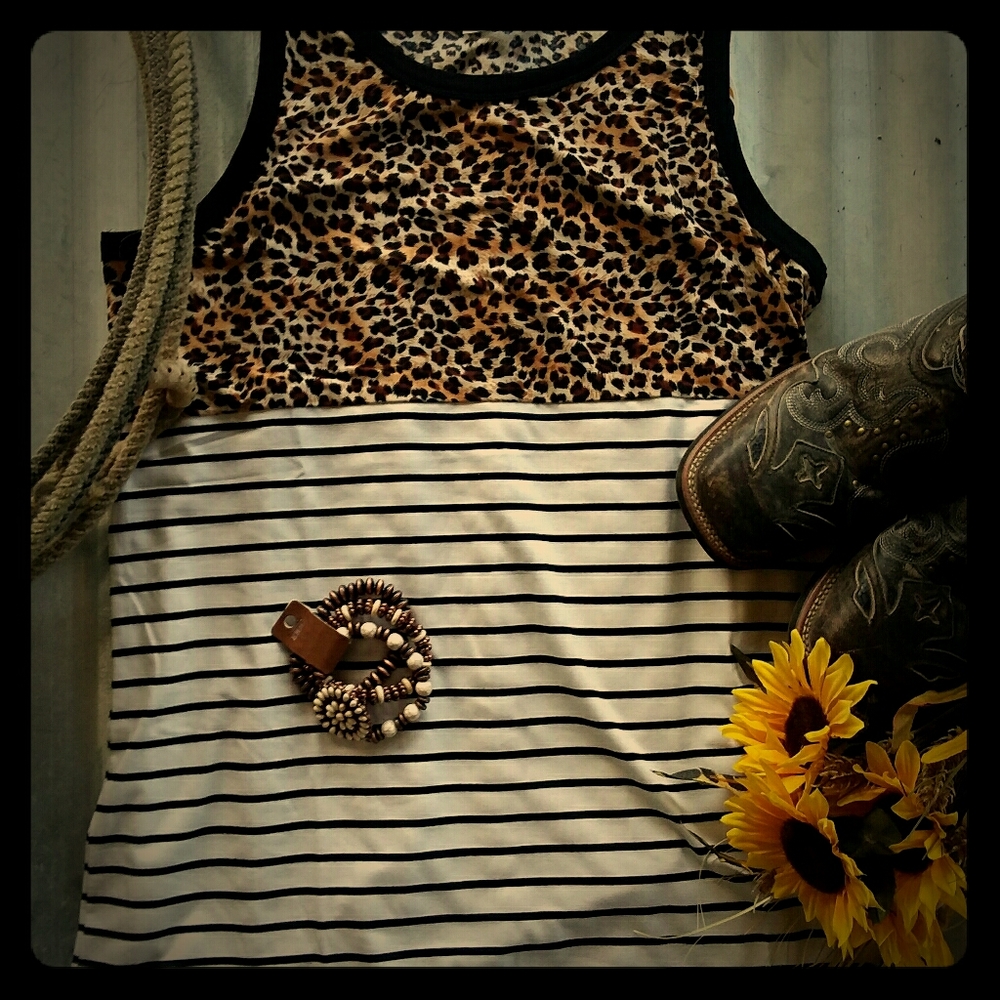 💖Leanord and strips tank top💖